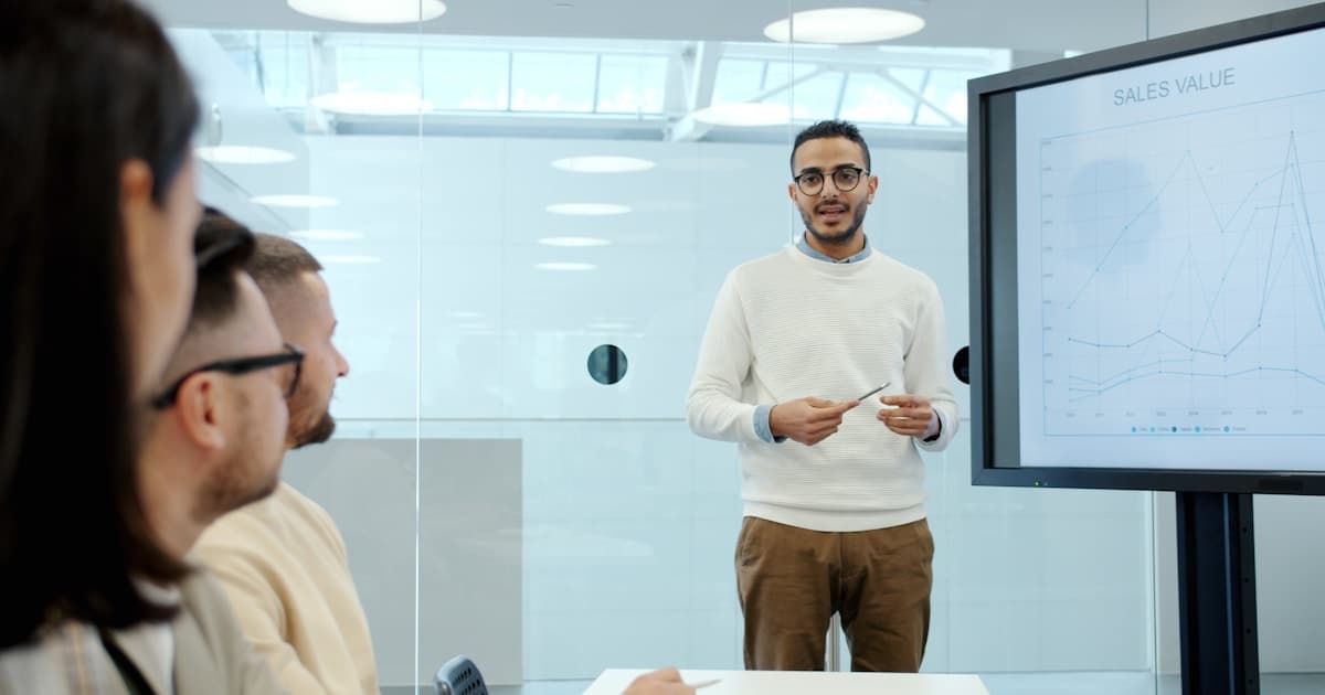 Best 10 Tools for Sales Deck Design That Close More Deals