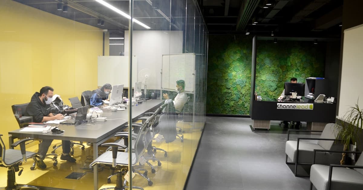 Sports & Fitness Startup Pitch Deck: How to Structure an Active Industry Pitch